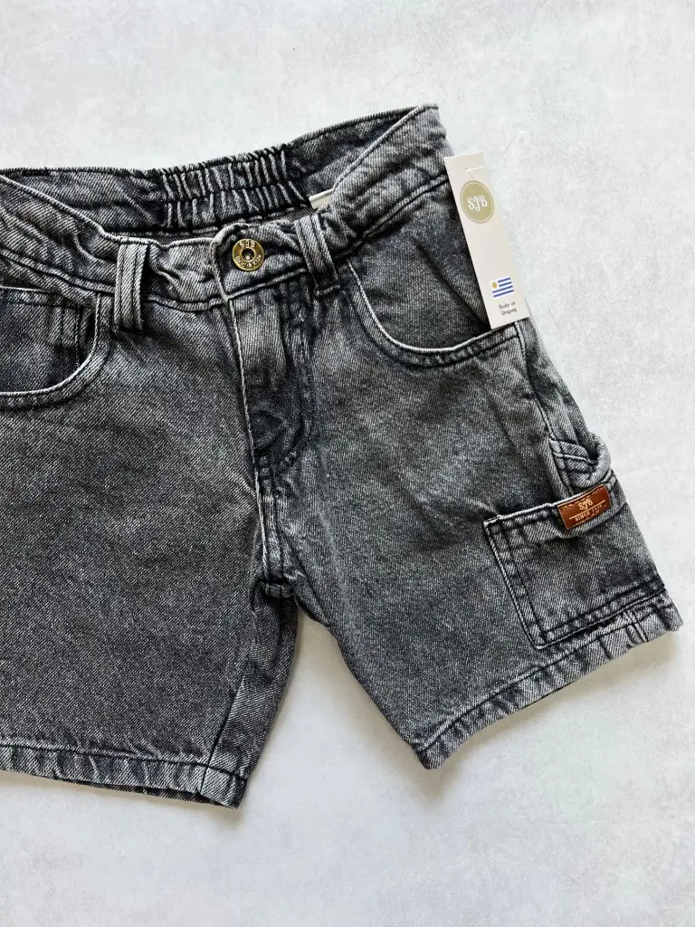 Bermuda jean cargo un bolsillo y tira 2.webp